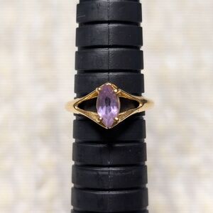 Elegant Gold and Purple Women's Ring